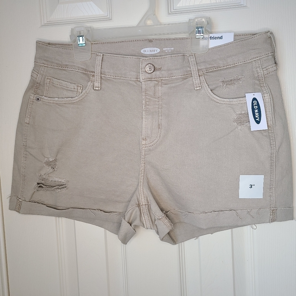 Old Navy Boyfriend Khaki shorts